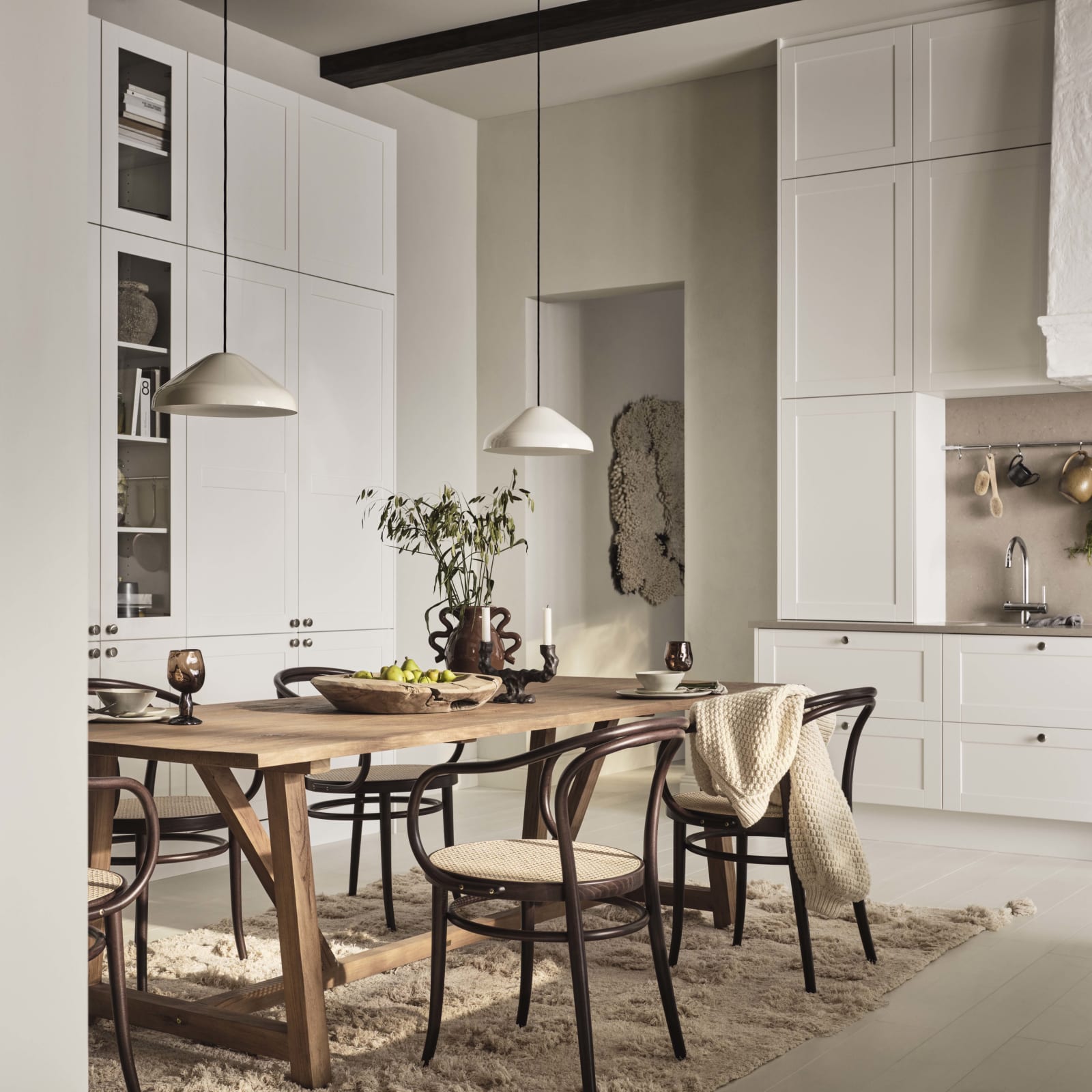 Scala er en tidløs kjøkkenmodell med sine karakteristiske slette fyllinger. Modellen passer like godt til moderne som klassiske kjøkken.