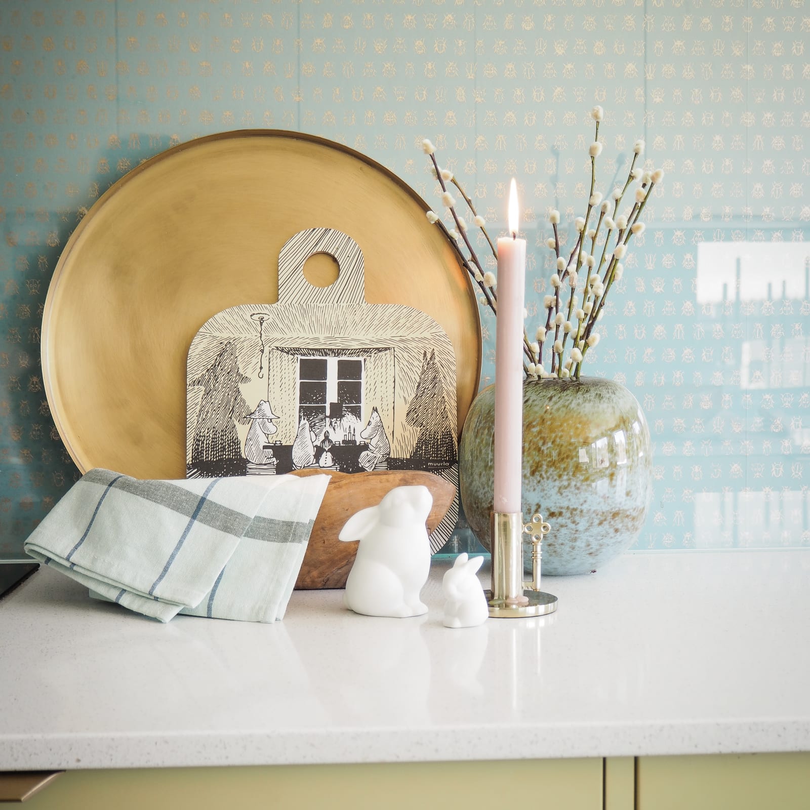 Det kombinerte kjøkkenet, vaskerommet og hobbyrommet/boden til Anne Britt er full av smarte løsninger.