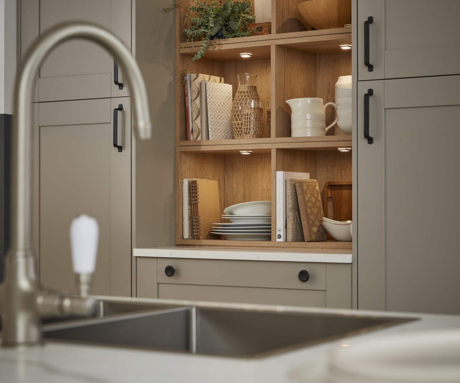 Tatton Kitchen by Magnet. A beautiful easy to use kitchen with traditional features with stylish modern touches.