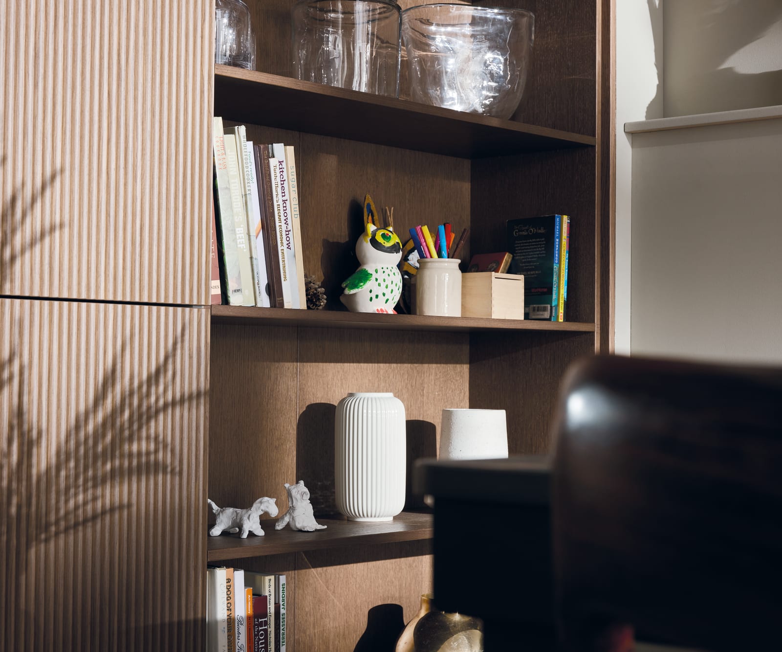 Close-up of open oak shelves in Magnet's kitchen Nordic Nature.