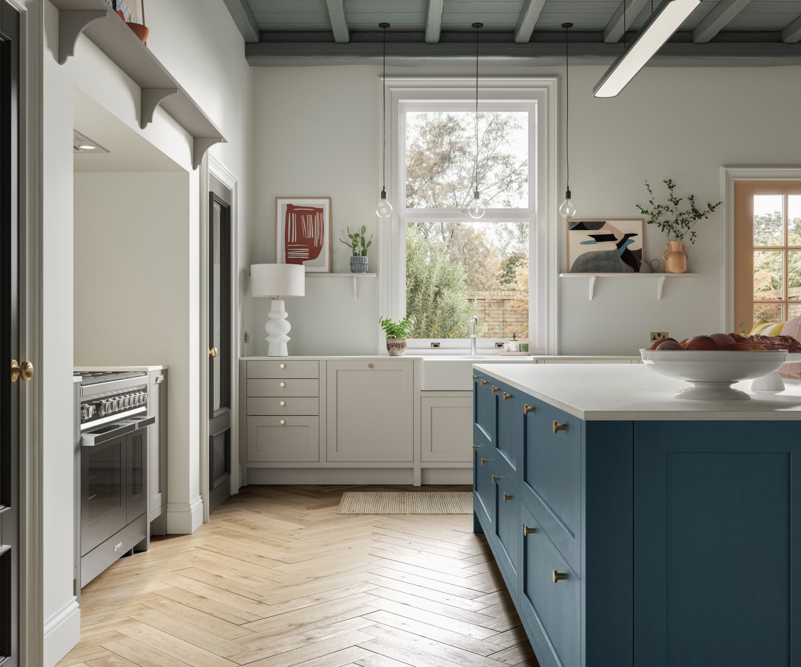 Traditional shaker kitchen Wardley with modern shades and decorations. A blue kitchen island.
