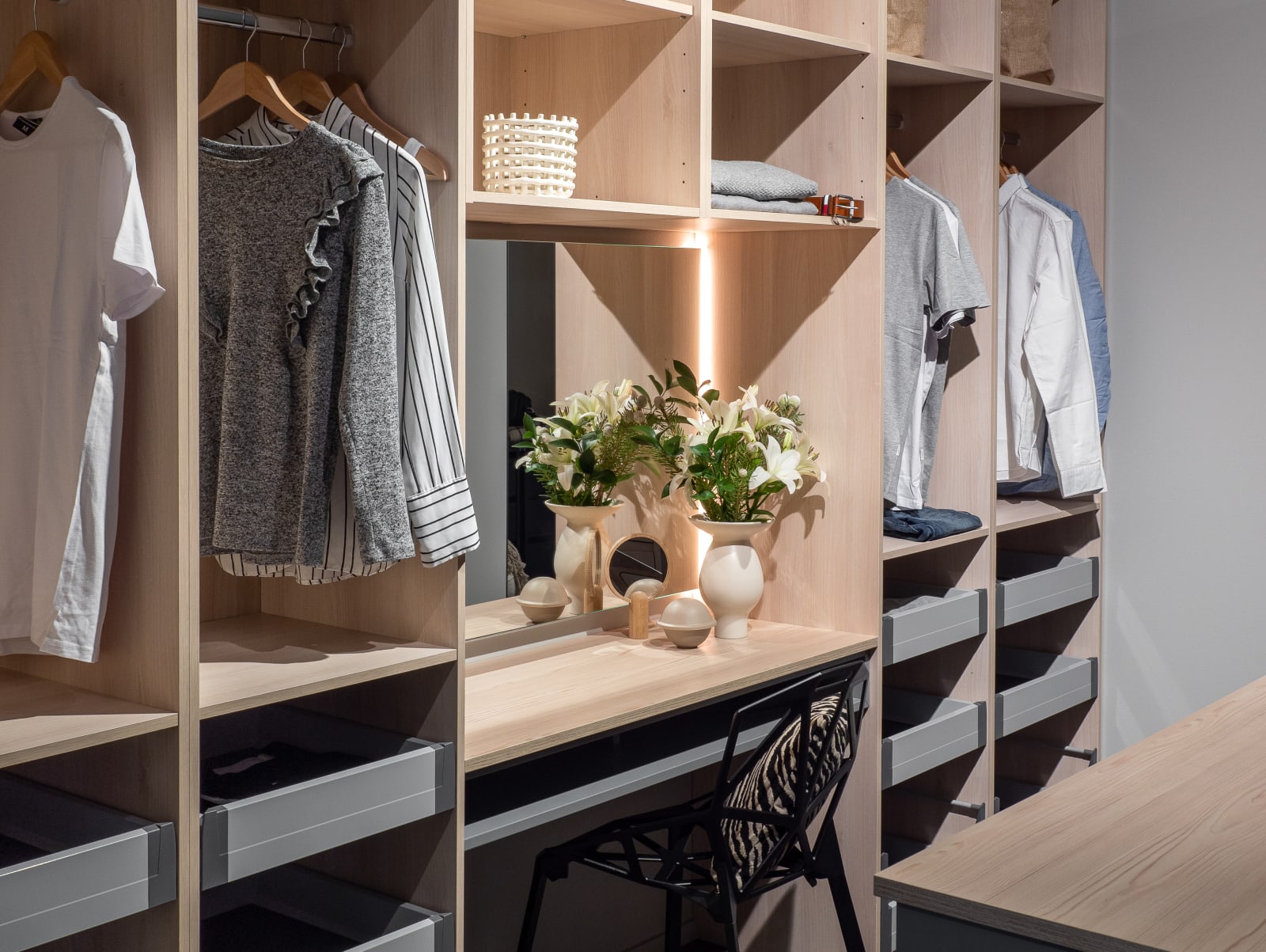 sis laminaattitasot (608) ja valopeilin