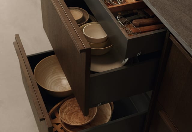 Receive tips for a functional kitchen drawer organization | HTH