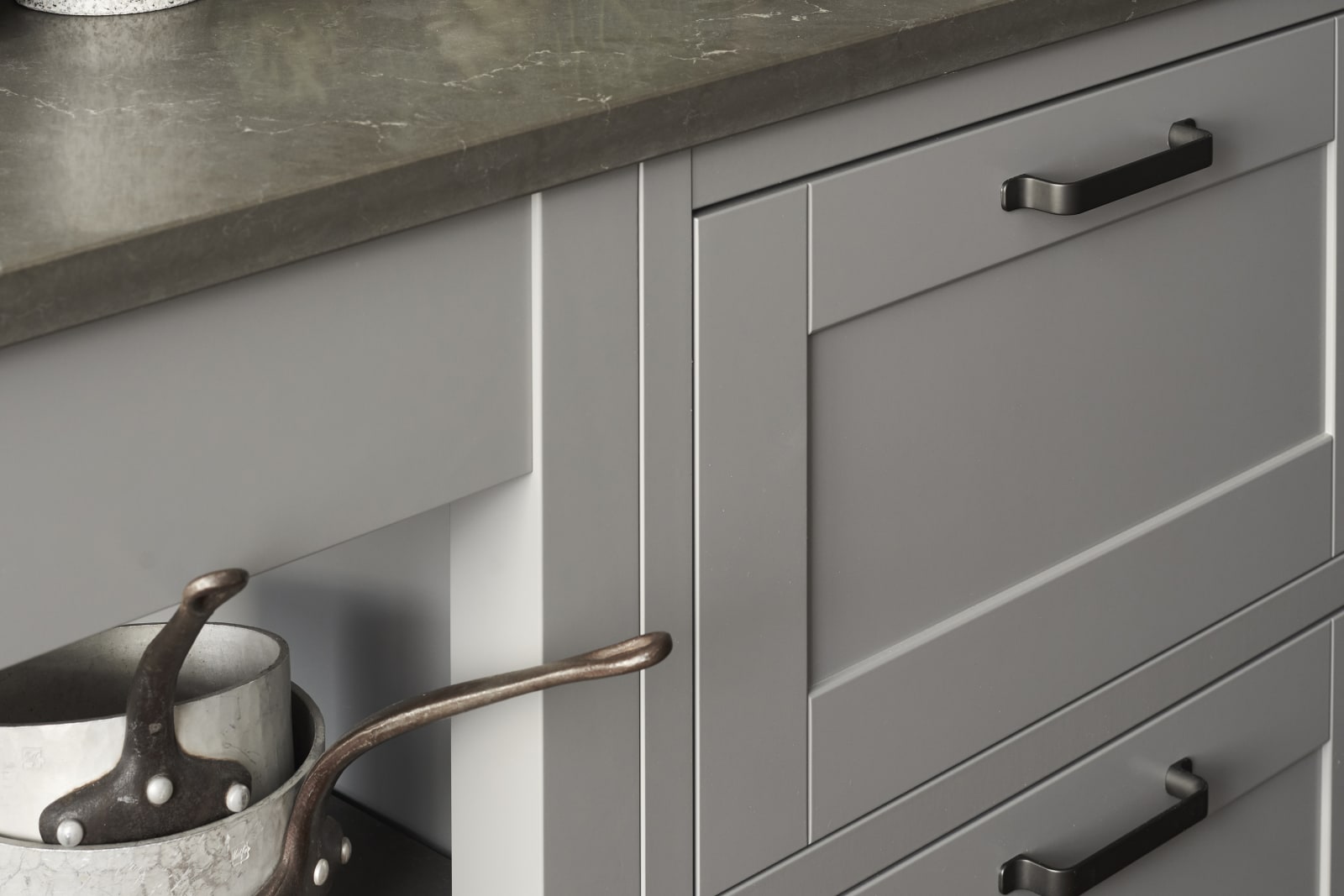 Marbodal Form Åska - avslutningshylla för köksö