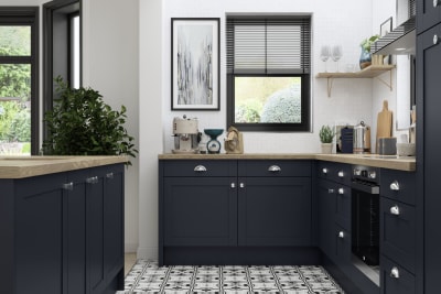 Tatton Kitchen by Magnet. A beautiful easy to use kitchen with traditional features with stylish modern touches.