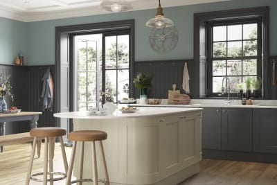 Winchester kitchen by Magnet. A wood grain effect affordable alternative to solid timber built from hardwearing MDF and available in 5 colours.