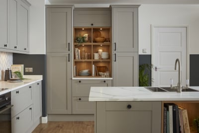 Tatton Kitchen by Magnet. A beautiful easy to use kitchen with traditional features with stylish modern touches.