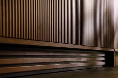 Close-up of plinths in oak under Fluted wood cabinetry in Magnet's kitchen Nordic Nature.