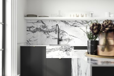 Minimal maximalism with Magnet's Hoxton kitchen in Sumi Black, combined with fake belfast sink using with white marbled worktop and splashbacks.