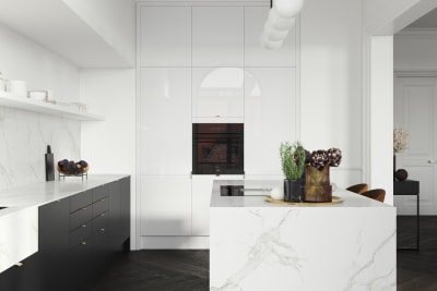 Side view of kitchen island, covered with marbled decor side in Magnet's minimal maximalism Hoxton kitchen in Sumi Black.