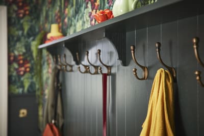 Ludlow, a traditional Shaker-style kitchen range in the shade Arboretum Green. Entrance hangers in brass