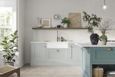 Traditional Shaker-style kitchen range Ludlow in light grey with a blue kitchen island.