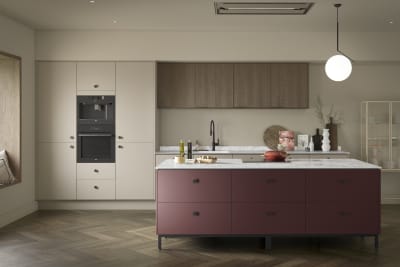 Soho kitchen in neutral color with Nordic Nature fluted wall cabinets and Burlington Red kitchen island, a painted premium slab door from Magnet.