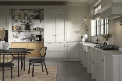 A neutral Shaker kitchen with Pebble and Nordic Craft cabinetry.