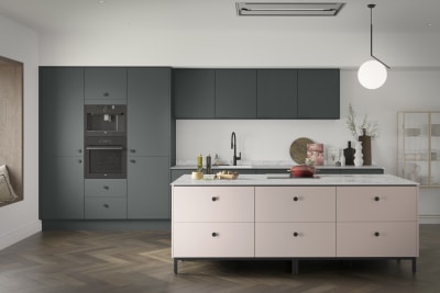 Soho kitchen in Arbotetum green with Rose Bowl kitchen island, a painted premium slab door from Magnet.