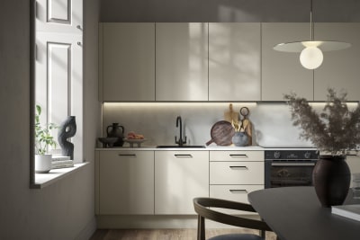 Modern kitchen design with a lightweight wood-effect finish