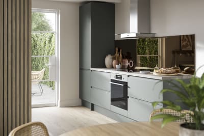 Minimalist kitchen Luna, in a green shade, with its integrated handle that gives any kitchen a beautiful, sleek finish.