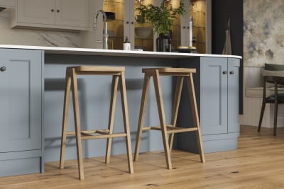 Traditional Shaker-style kitchen range featuring panelled doors with visible woodgrain and beading detail