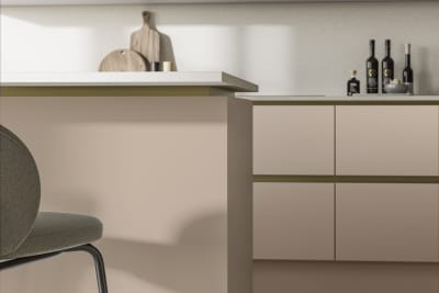 Modern and minimalist Integra Soho Chalk Blush kitchen, a frameless slab door with integrated handles in a smooth paint finish.