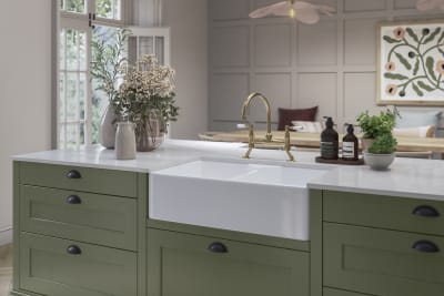 Traditional Shaker-style kitchen range Ludlow with tactile woodgrain, green Thyme kitchen island.