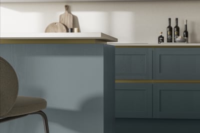 Handleless Shaker kitchen Integra Wardley Coastland is traditional and contemporary with its narrow frame door with integrated handles and a painted timber finish.