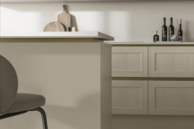 Handleless Shaker kitchen Integra Wardley Pebble Path is traditional and contemporary with its narrow frame door with integrated handles and a painted timber finish.