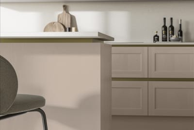 Handleless Shaker kitchen Integra Wardley Shell is traditional and contemporary with its narrow frame door with integrated handles and a painted timber finish.