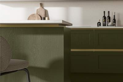 Handleless Shaker kitchen Integra Wardley Tailored Green is traditional and contemporary with its narrow frame door with integrated handles and a painted timber finish.