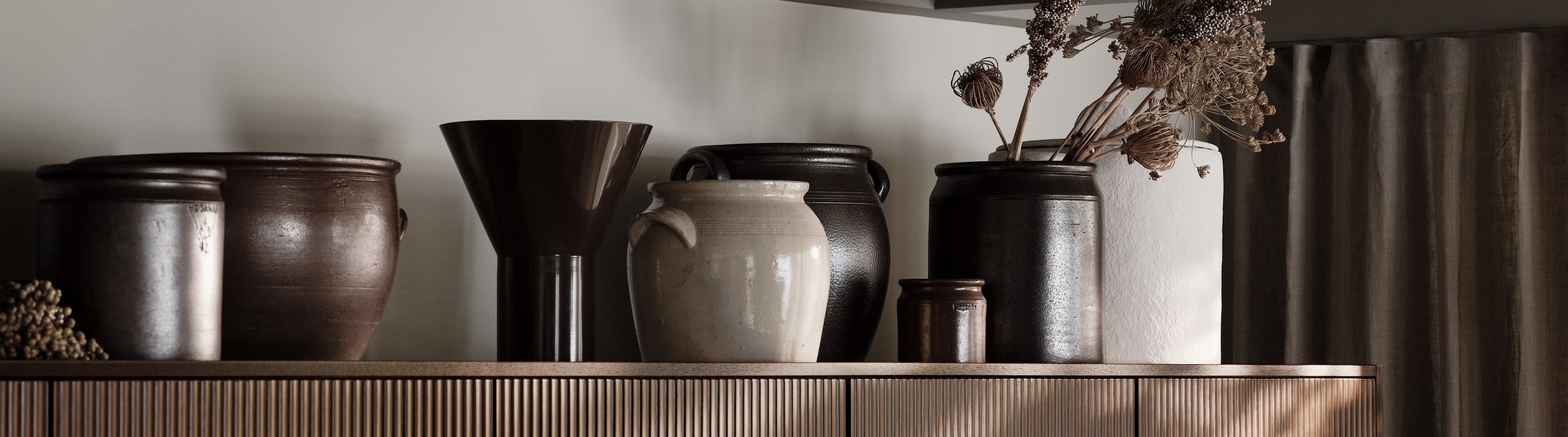 Marbodal Signatur Ekbacken - kökslucka räfflad fanera i brunbets kulör