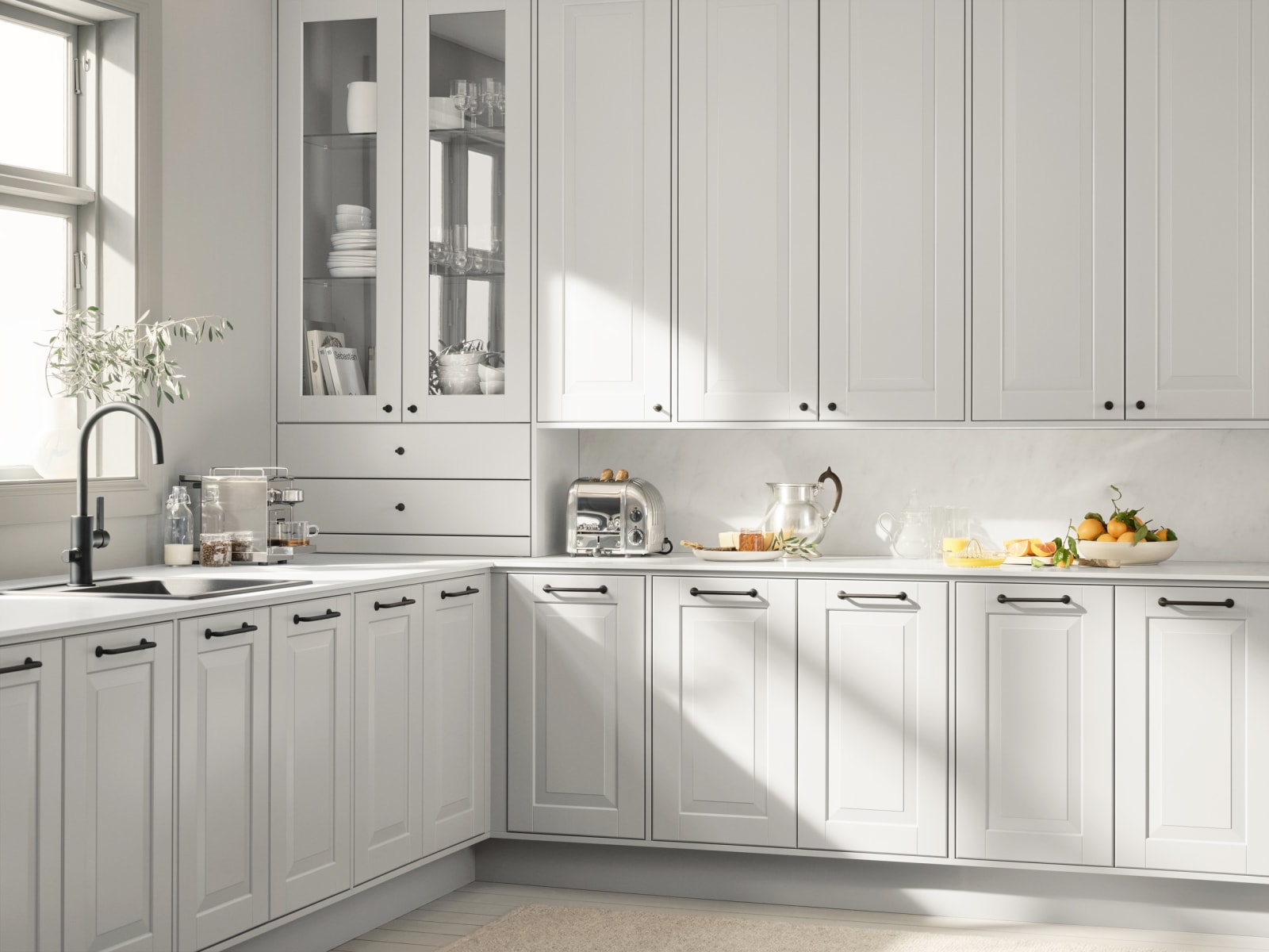 Eksklusivt tradisjonskjøkken med herskapelig preg. Klassiske speilfronter med fylling og markerte profilspor som gir dybdevirkning og skyggespill. Herregaard leveres med fronter i MDF eller eik.