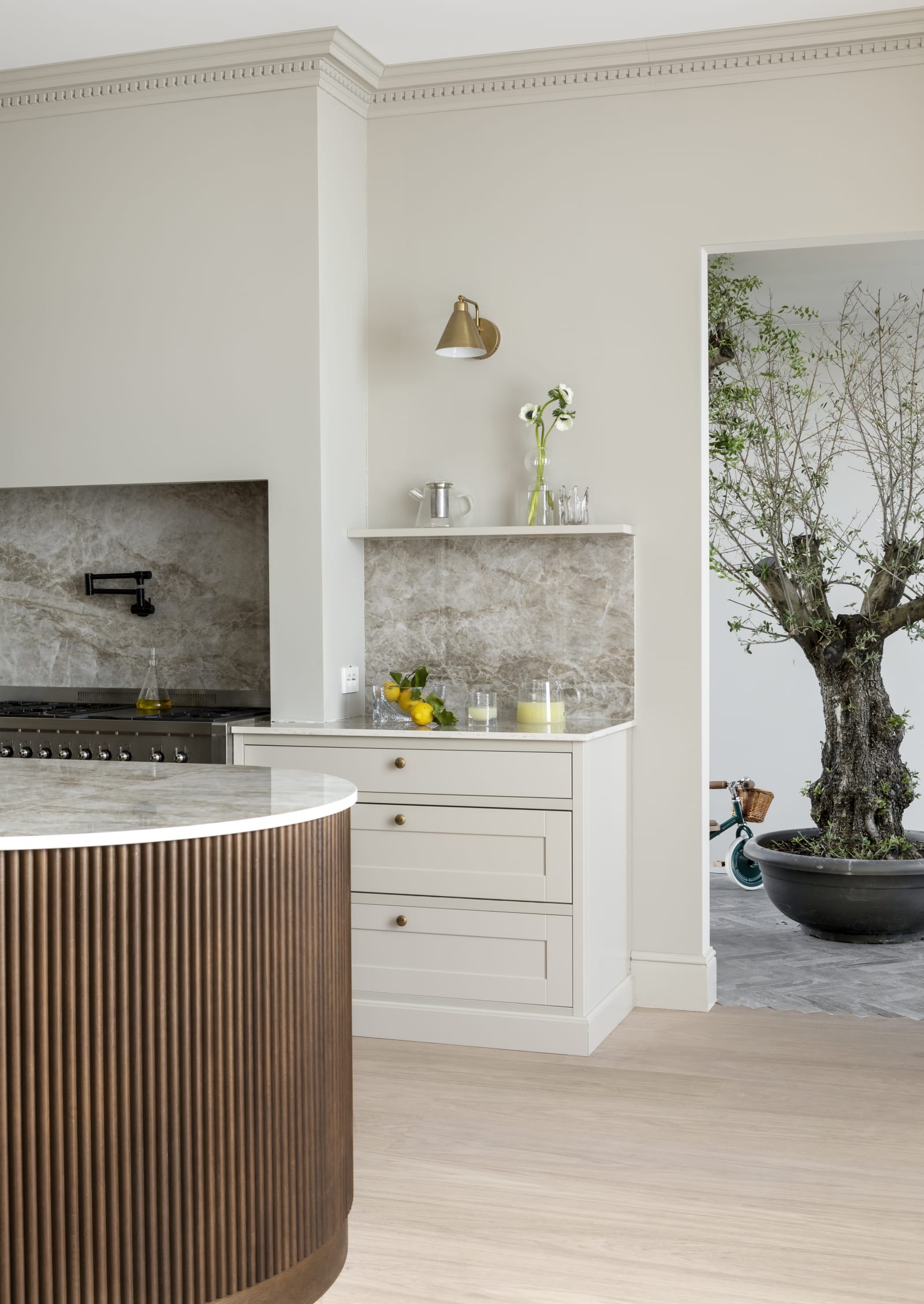 Vår vakre Scala Inframe modell i fargen soothing beige på Lindhjem gård.

Vår vakre Scala Inframe modell i fargen soothing beige på Lindhjem gård. 
Stylist: Maria Hove Vestre @mariahovevestre.
Fotograf: Anne Bråtveit @annemeranda_photo
Studio: @05oslo.
