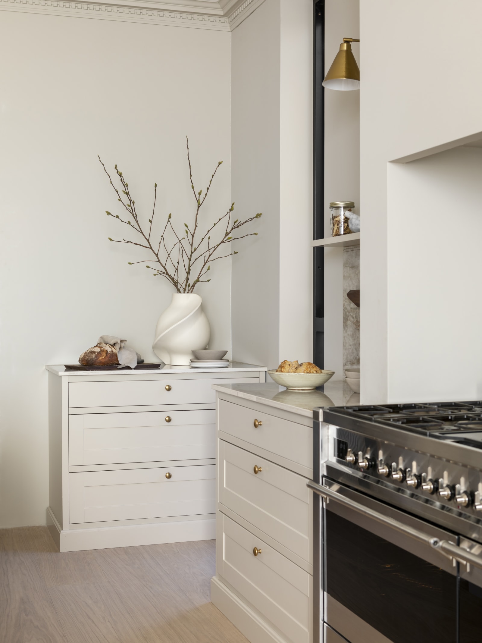 Vår vakre Scala Inframe modell i fargen soothing beige på Lindhjem gård. 
Stylist: Maria Hove Vestre @mariahovevestre.
Fotograf: Anne Bråtveit @annemeranda_photo
Studio: @05oslo.