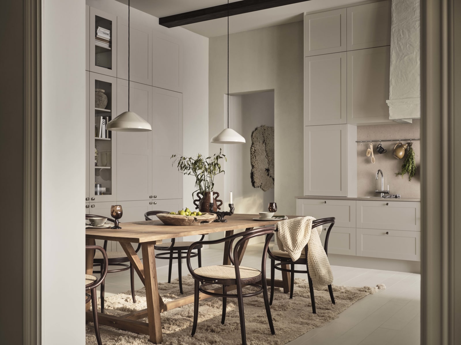 Scala er en klassisk kjøkkenmodell med moderne preg. Tidløs modell, med moderne linjer som gjør den relevant nå.