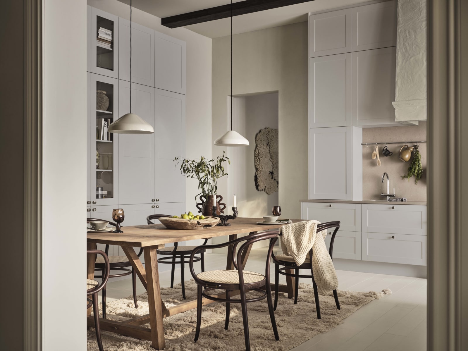 Scala er en klassisk kjøkkenmodell med moderne preg. Tidløs modell, med moderne linjer som gjør den relevant nå.