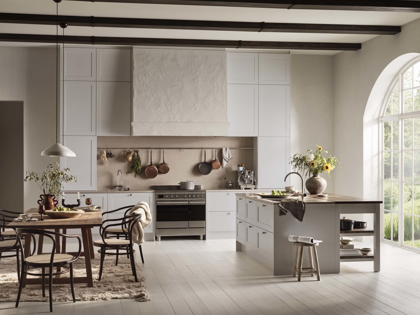 Scala er en klassisk kjøkkenmodell med moderne preg. Tidløs modell, med moderne linjer som gjør den relevant nå.