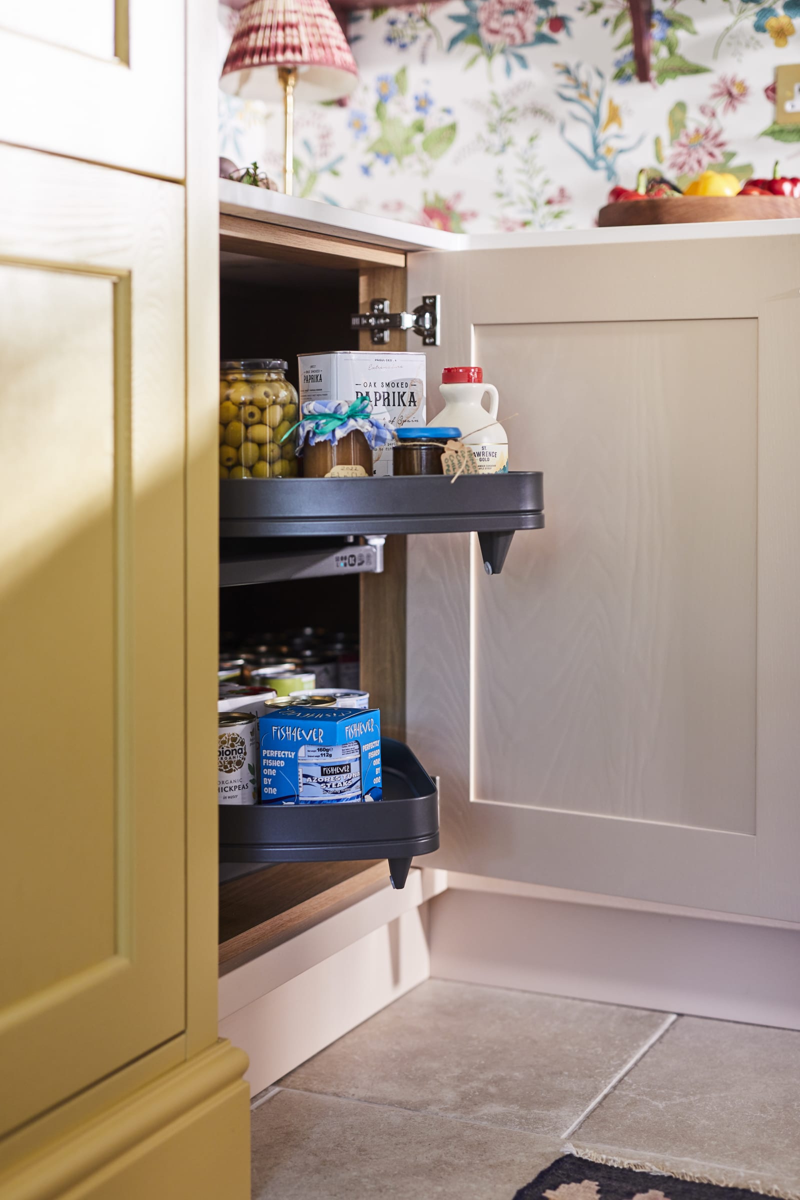 Open cabinet with pull-out corner storage solution
