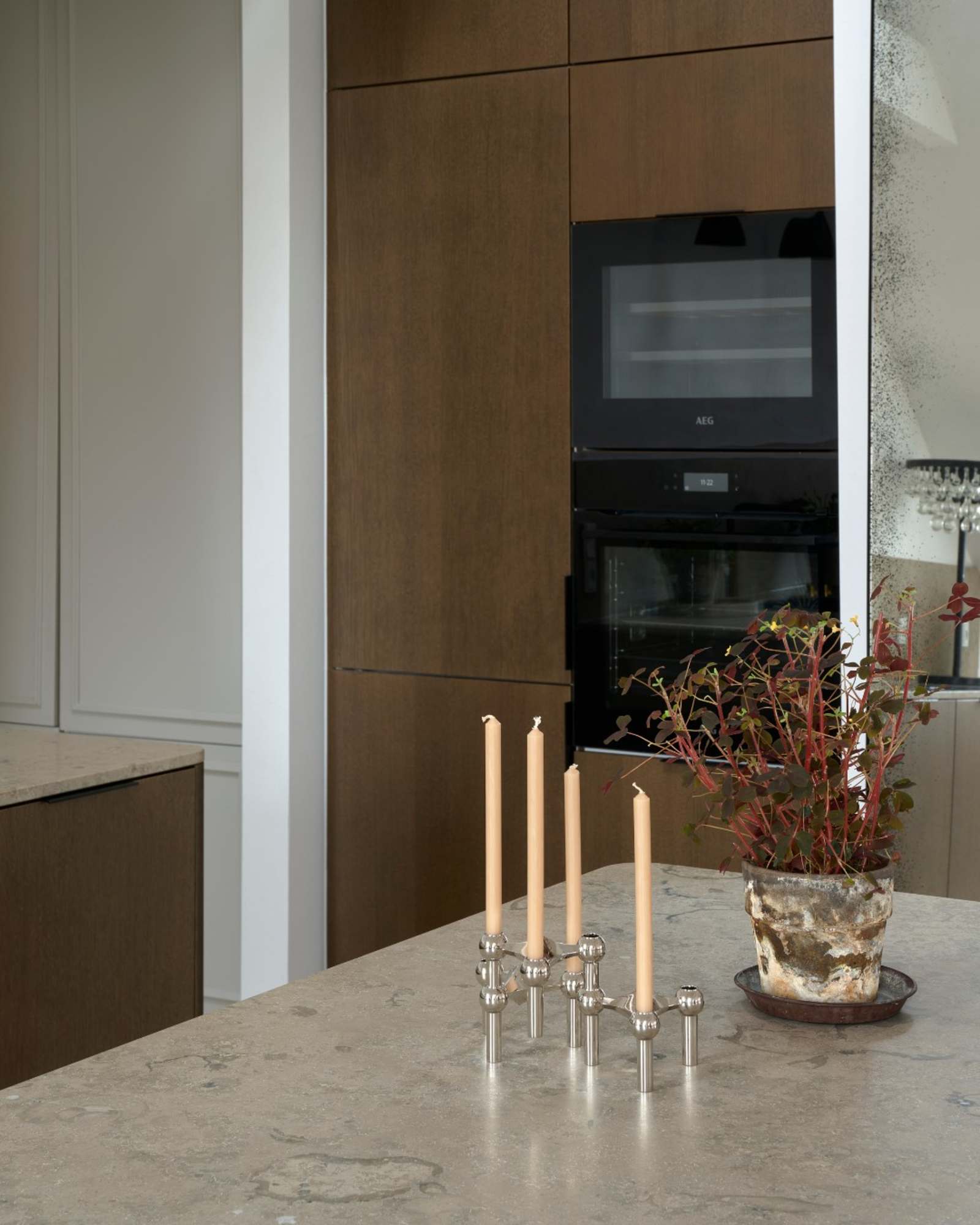 Novart_Aito_Tumman ruskea tammiviilu