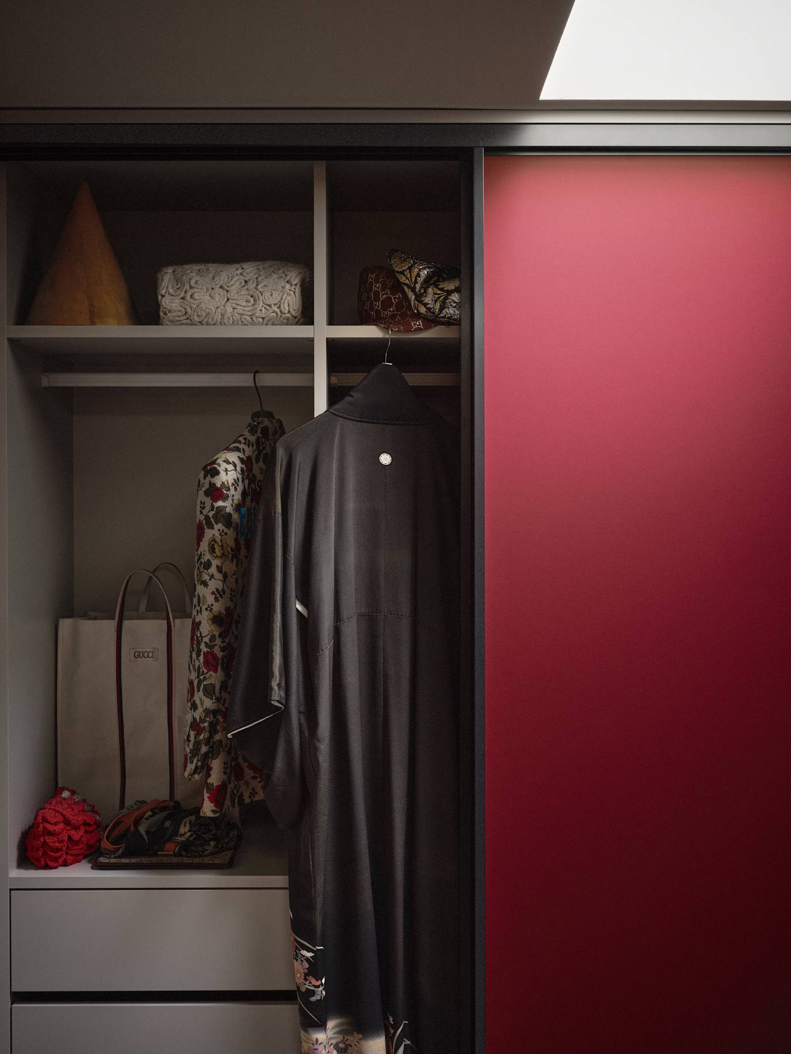 Garderober från Marbodal i ett hemma hos-reportage hos inredningsdesignern Marie Olsson Nylander.