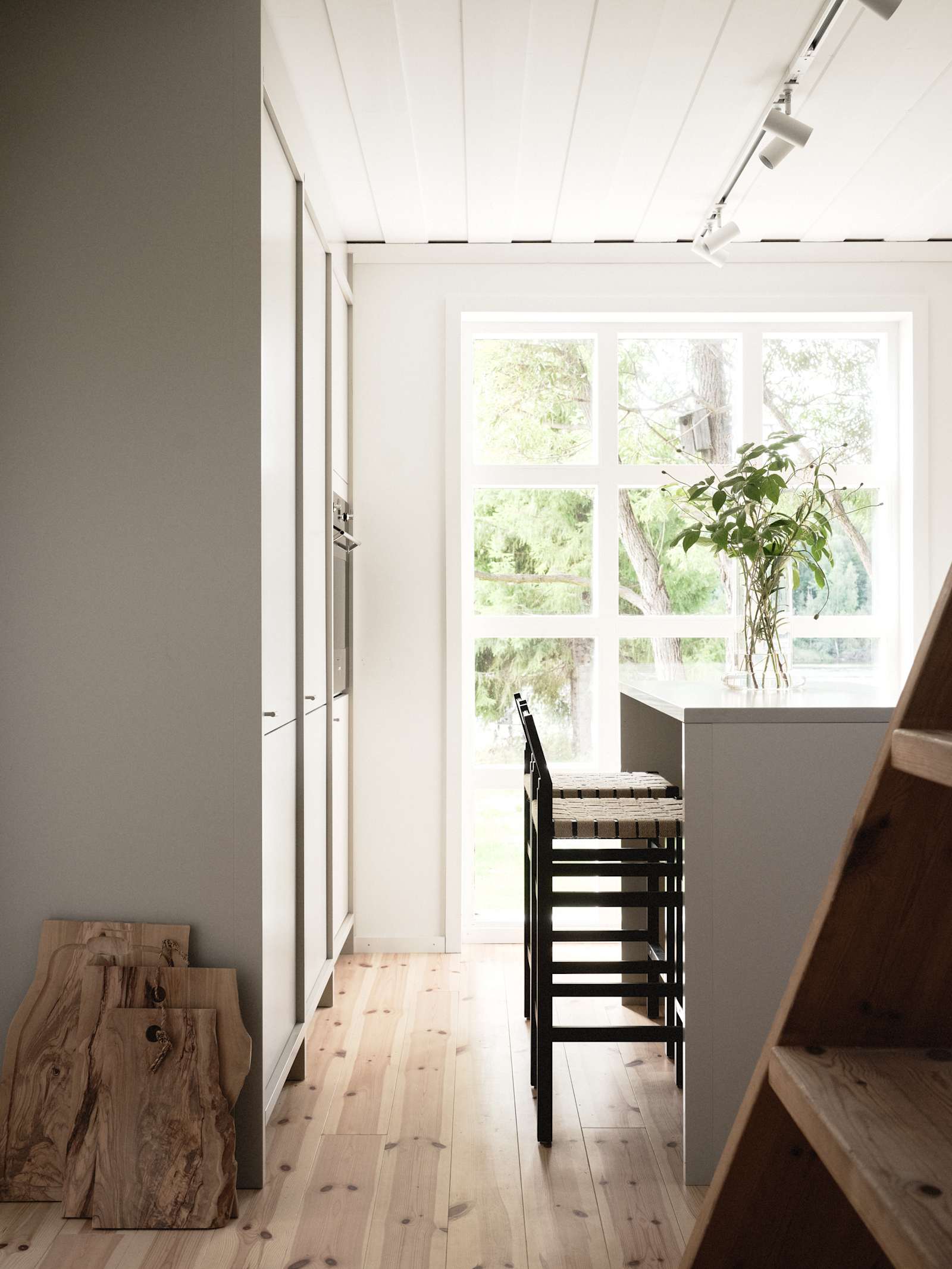 Lotta Agaton har skapt et kjøkken som kombinerer funksjon og estetikk, der hver eneste detalj er nøye gjennomtenkt.