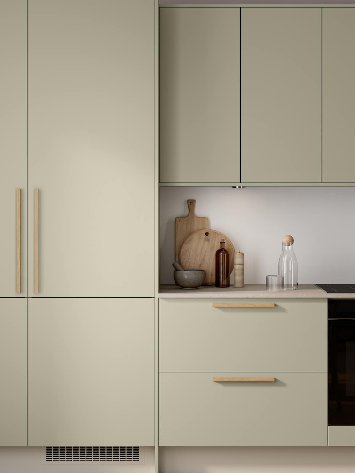 Mat og silkeblødt laminatkøkken Cover i Soft laminat med køkkenø fra INVITA med et seamless udtryck i farve Mos