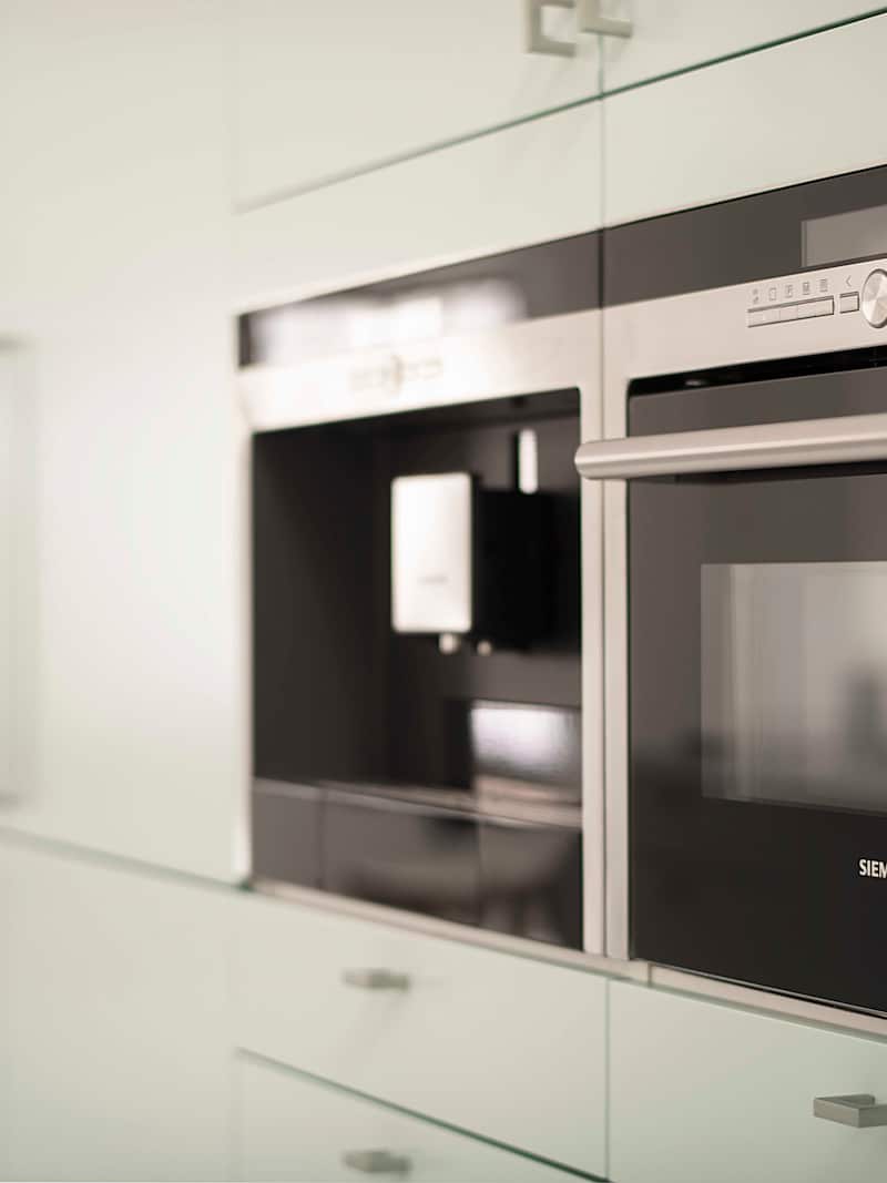 Denne modellen har et stort designregister. Med sine slette MDF-fronter i hele 15 forskjellige malte farger – pluss mulighet for fargetilpasset forkant på skrogene – gir Line deg absolutt alle muligheter.