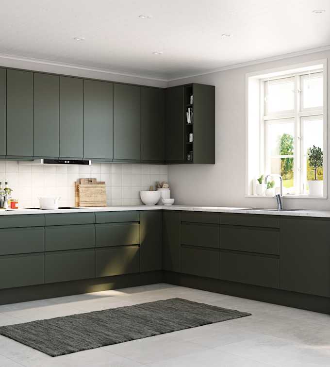 Herlig trendkjøkken med slette fronter og innfreste grep, som markerer modellens linjerene design. Horisont kjennetegnes av en klar og kjølig friskhet, noe som representerer ny nordisk design på sitt beste.