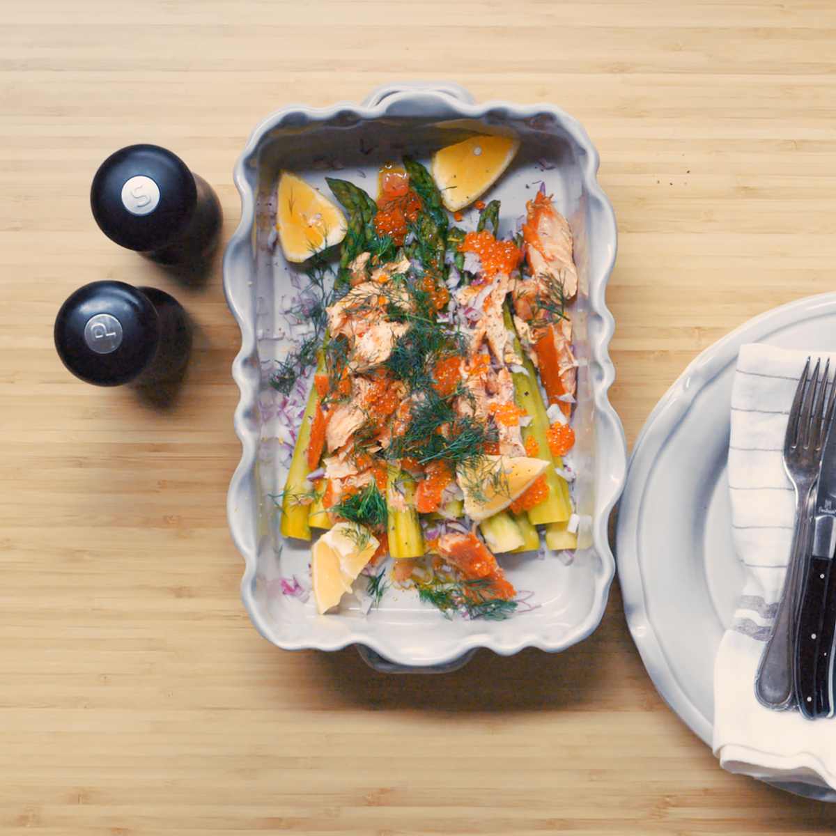 Marbodal recept - Middag på 1 platta - Grön sparris med rökt lax
