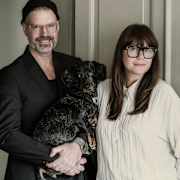 Ekteparet Sofie og Nils og hunden deres