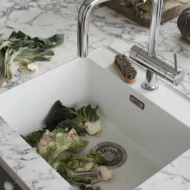 Marbodal - bänkskiva Marmor i laminat med diskho Franke Mythos och blandare Grohe Minta