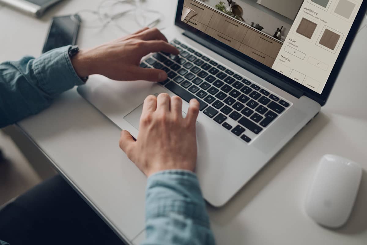 Laptop med designverktyget öppet