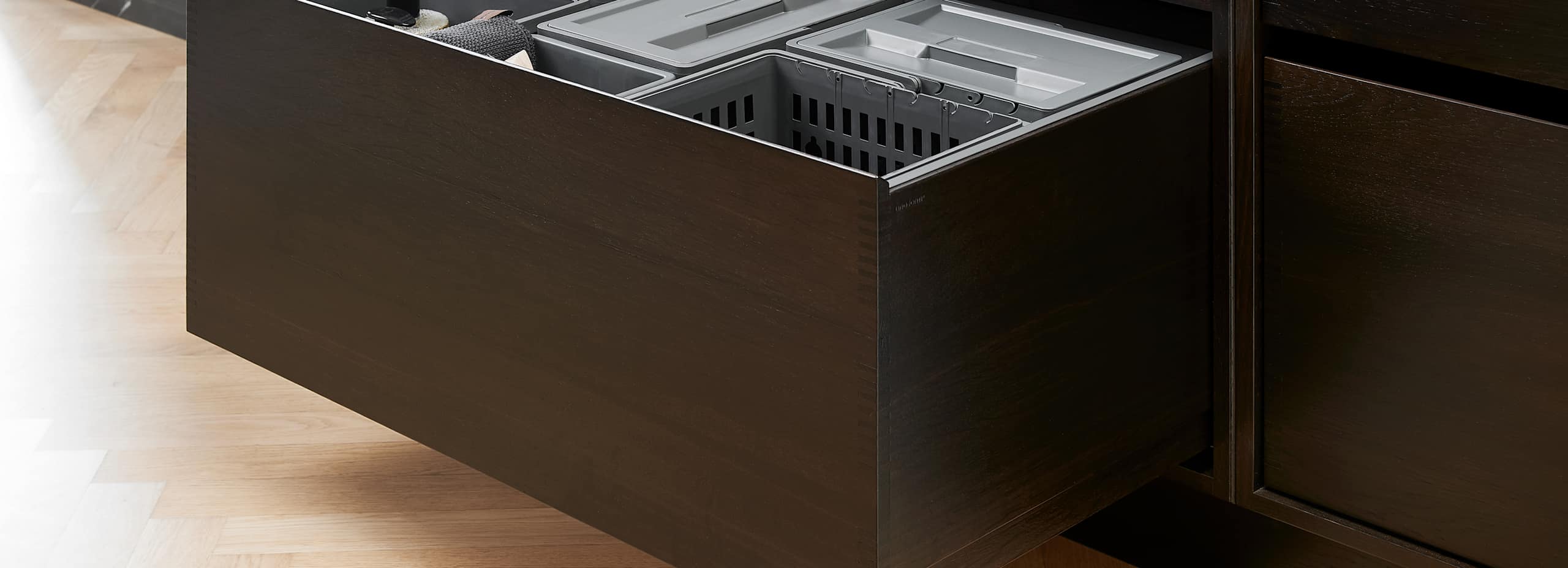 Källsortering av avfall i köket
