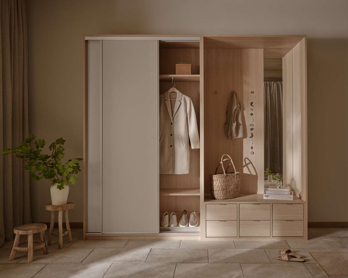 Beige skyvedør i lys tre garderobeskap