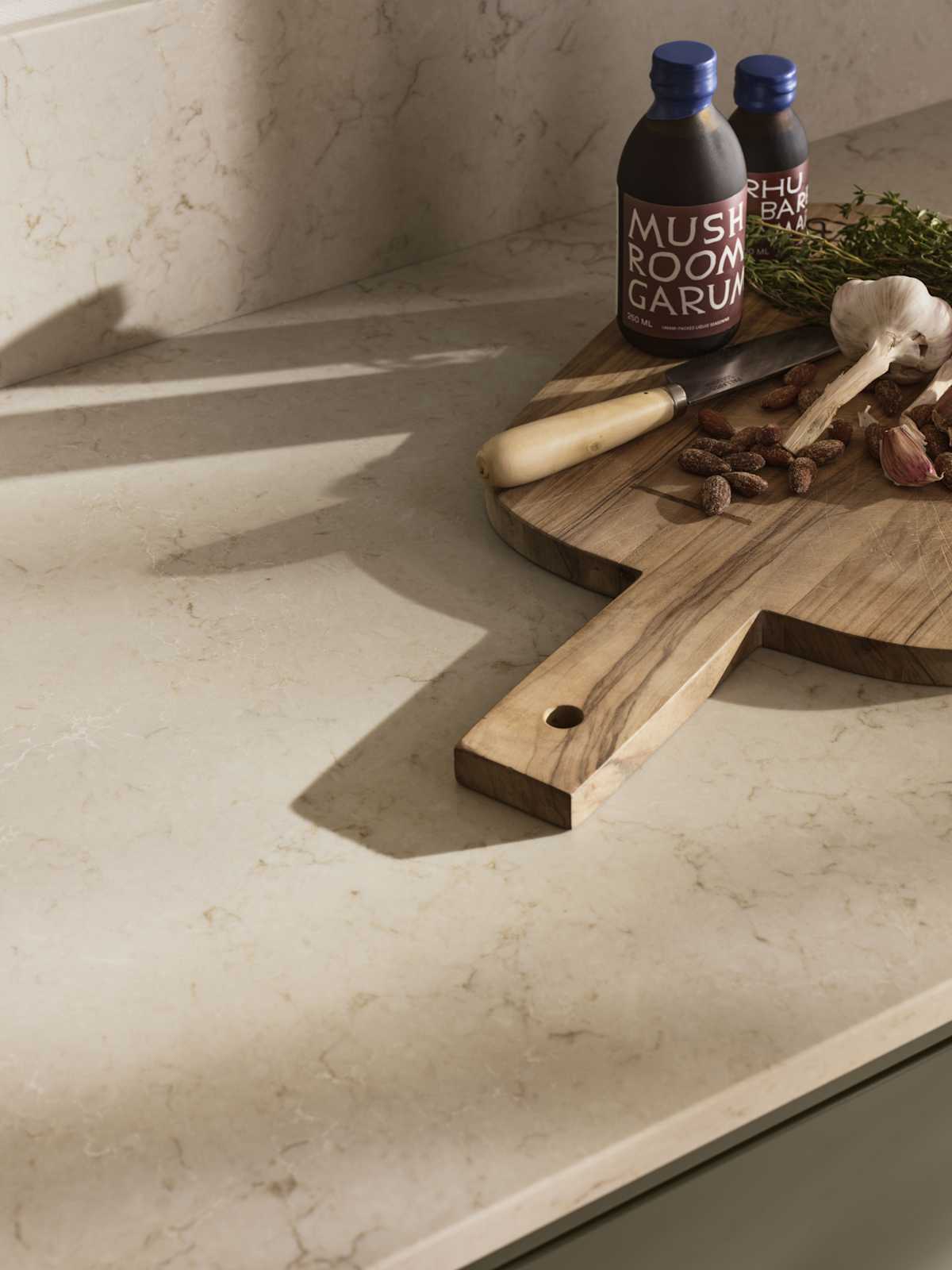 I samarbeid med designeren Lotta Agaton har vi skapt kjøkkenkonseptet Varm minimalisme – en skandinavisk tolkning av minimalisme som forener enkelhet, kreativitet og varme i en tidløs stil.