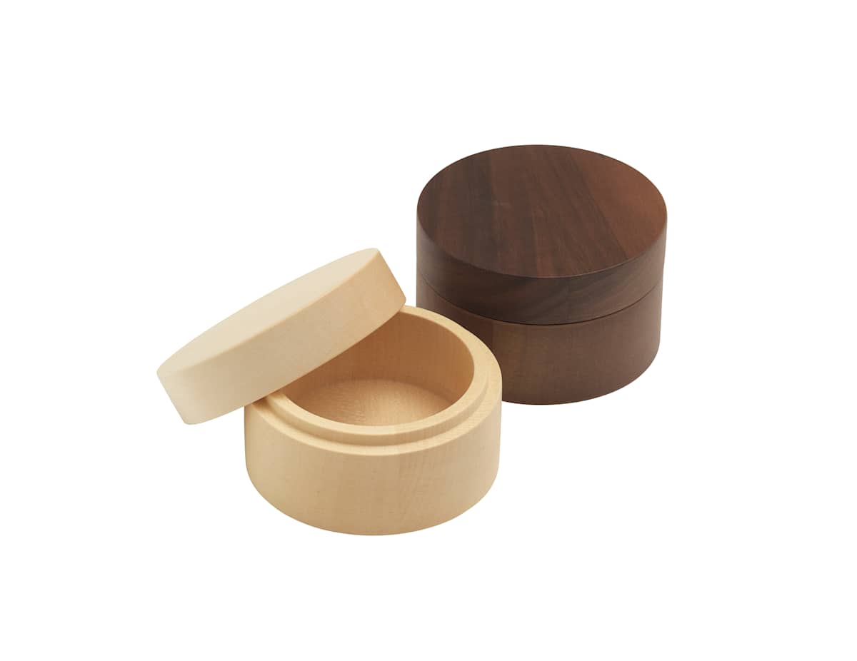 Exclusive salt and pepper set in solid wood from uno form.